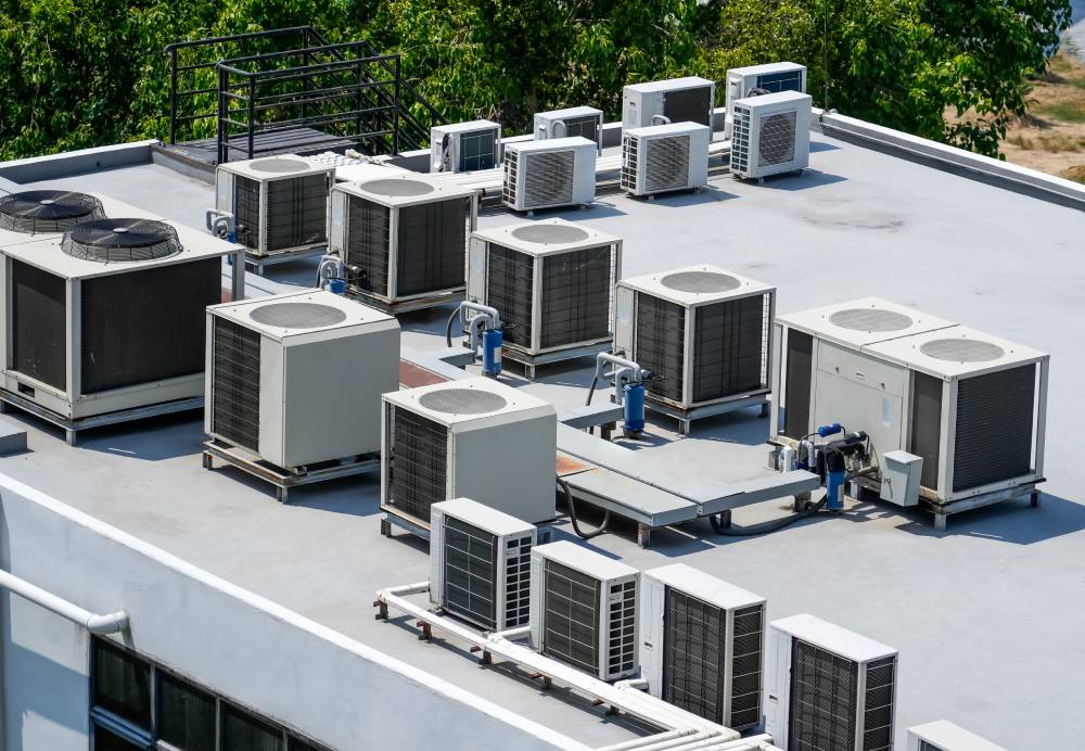 Commercial air conditioning system maintenance